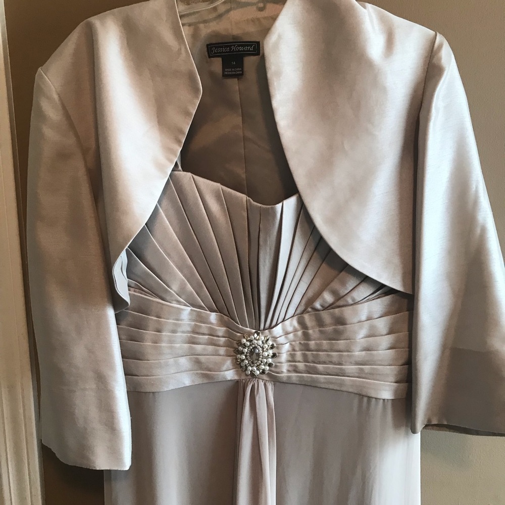 Jessica Howard formal tan dress